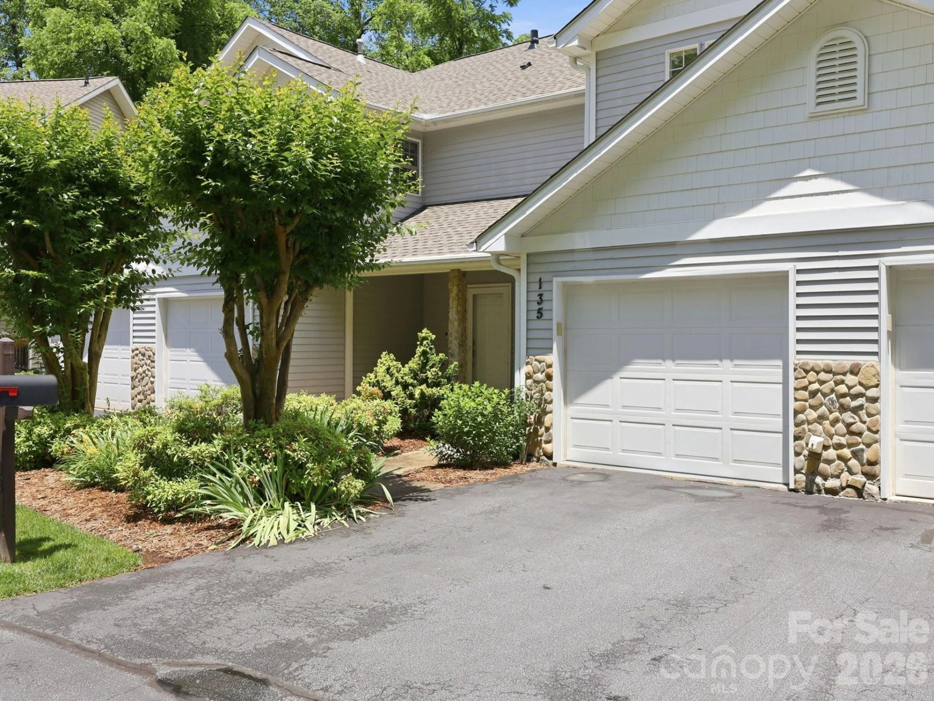 135 Ewarts Pond Road - Photo 2