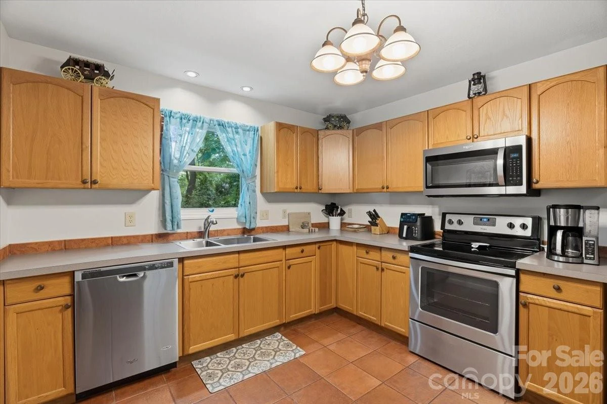 122 Arnold Heights - Photo 12