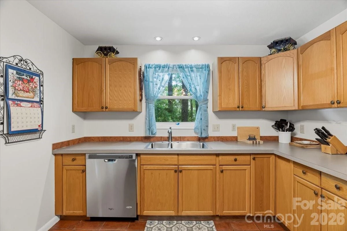 122 Arnold Heights - Photo 13