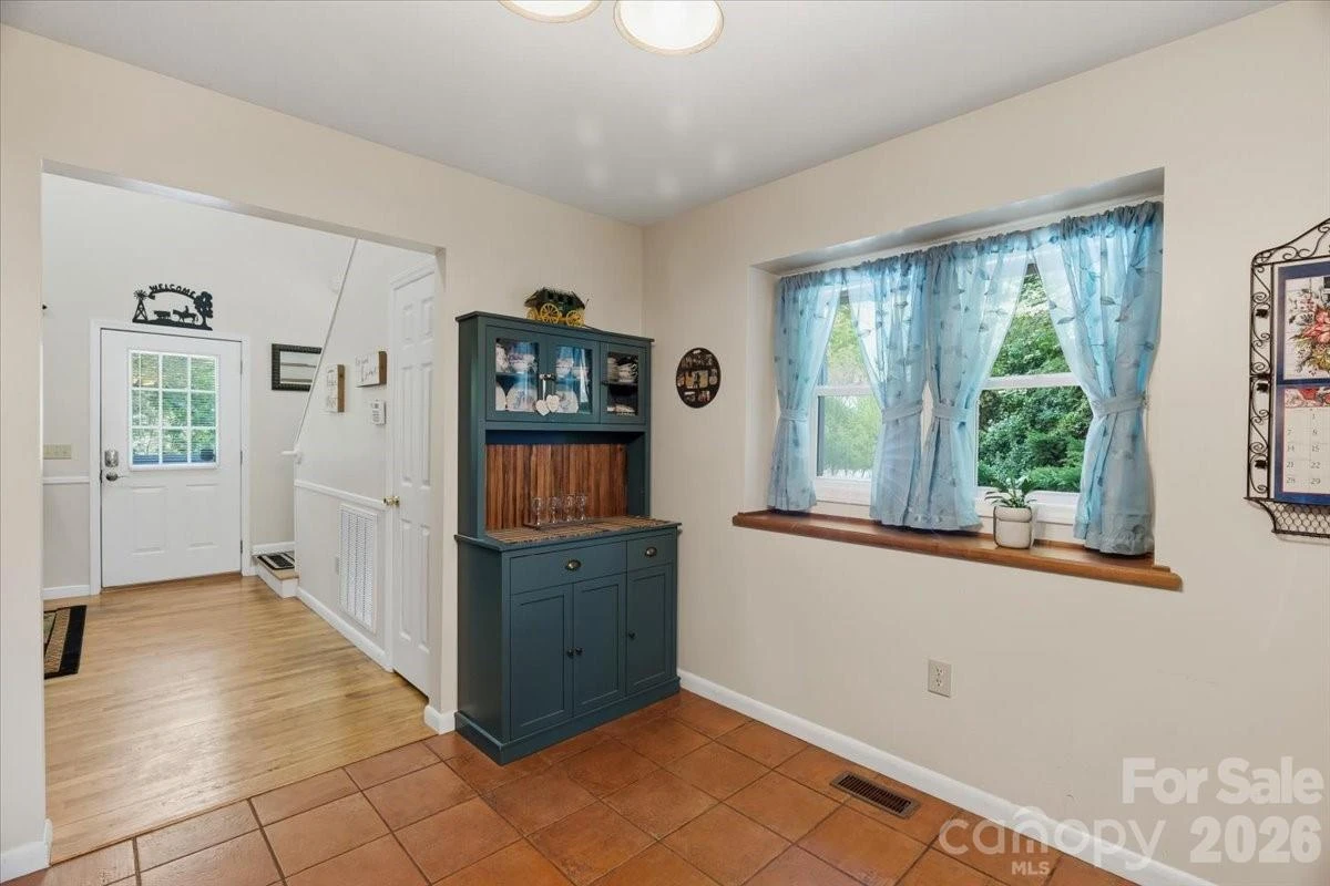 122 Arnold Heights - Photo 14