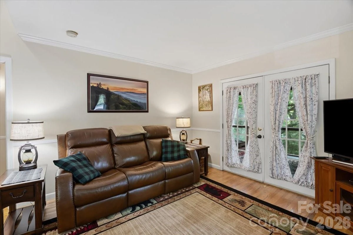 122 Arnold Heights - Photo 9
