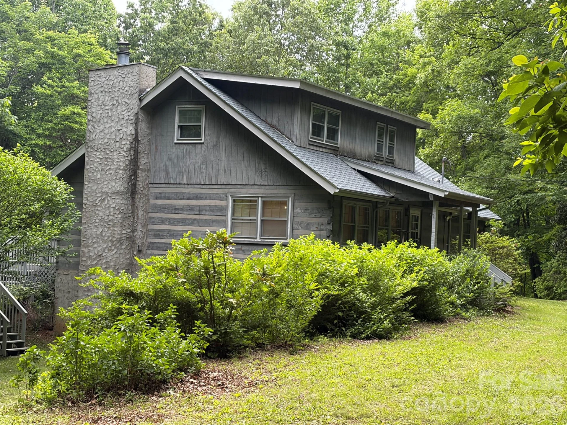 377 Woodstream Road - Photo 2