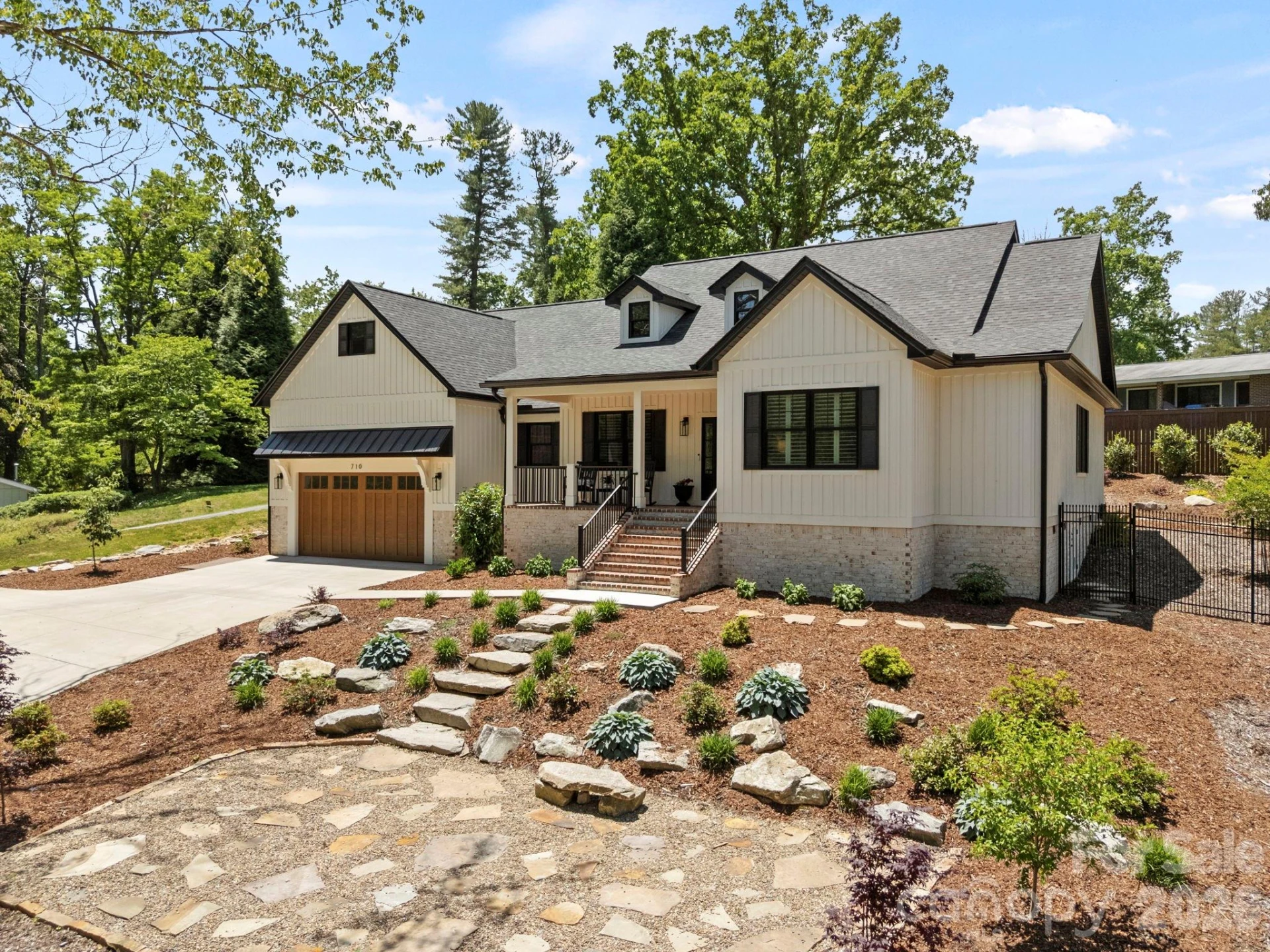 710 Knollwood Drive - Photo 2