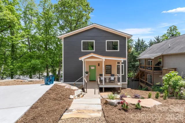 121 Laurel Loop