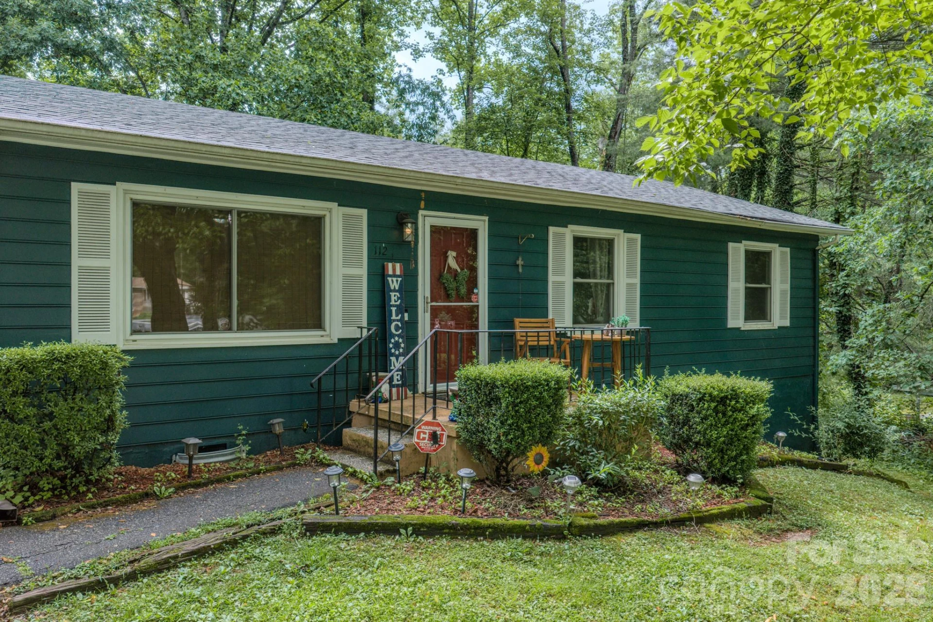 112 Amelia Drive - Photo 3