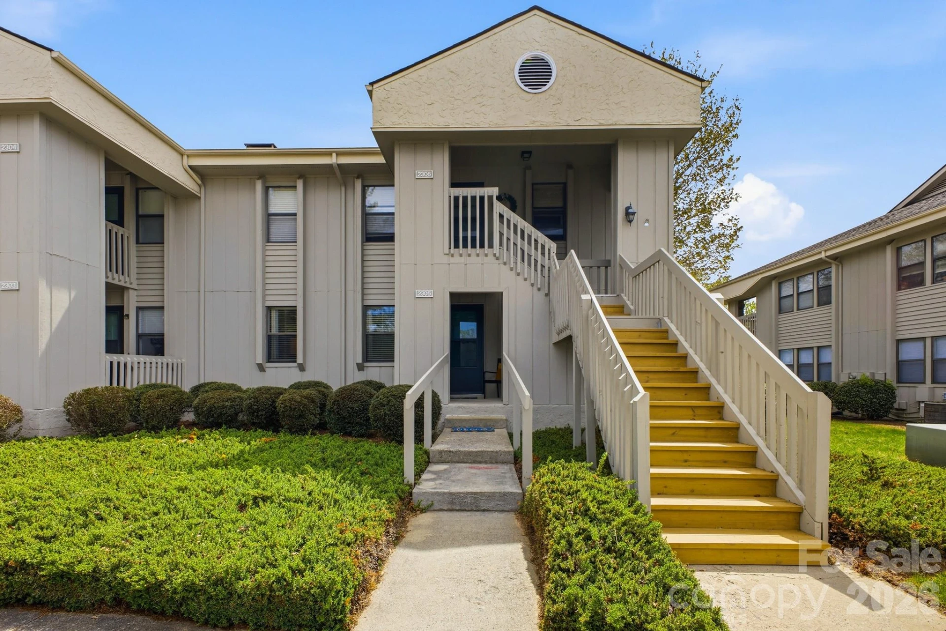 2305 Abbey Circle