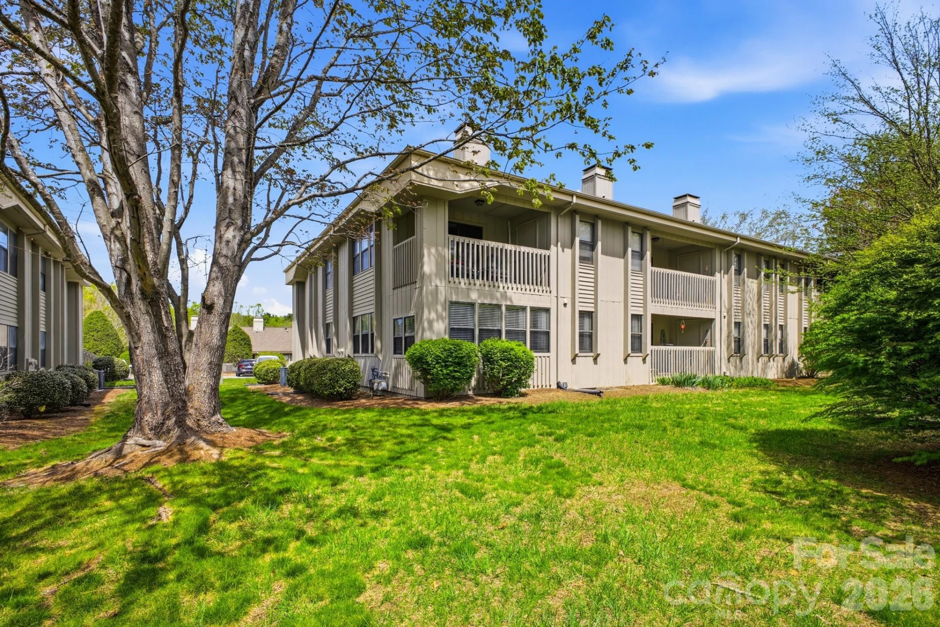 2305 Abbey Circle - Photo 2