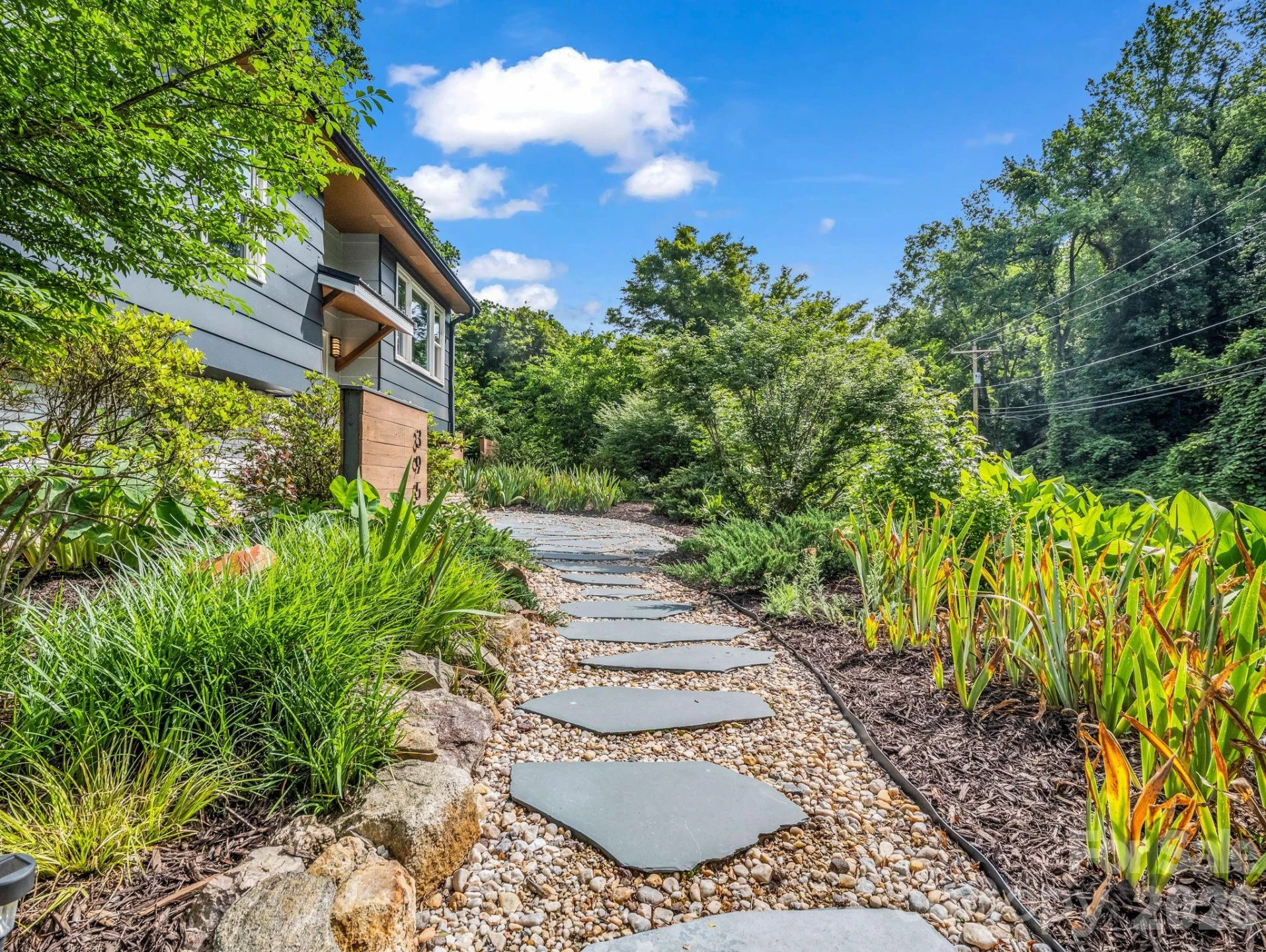 395 E Howard Street - Photo 3