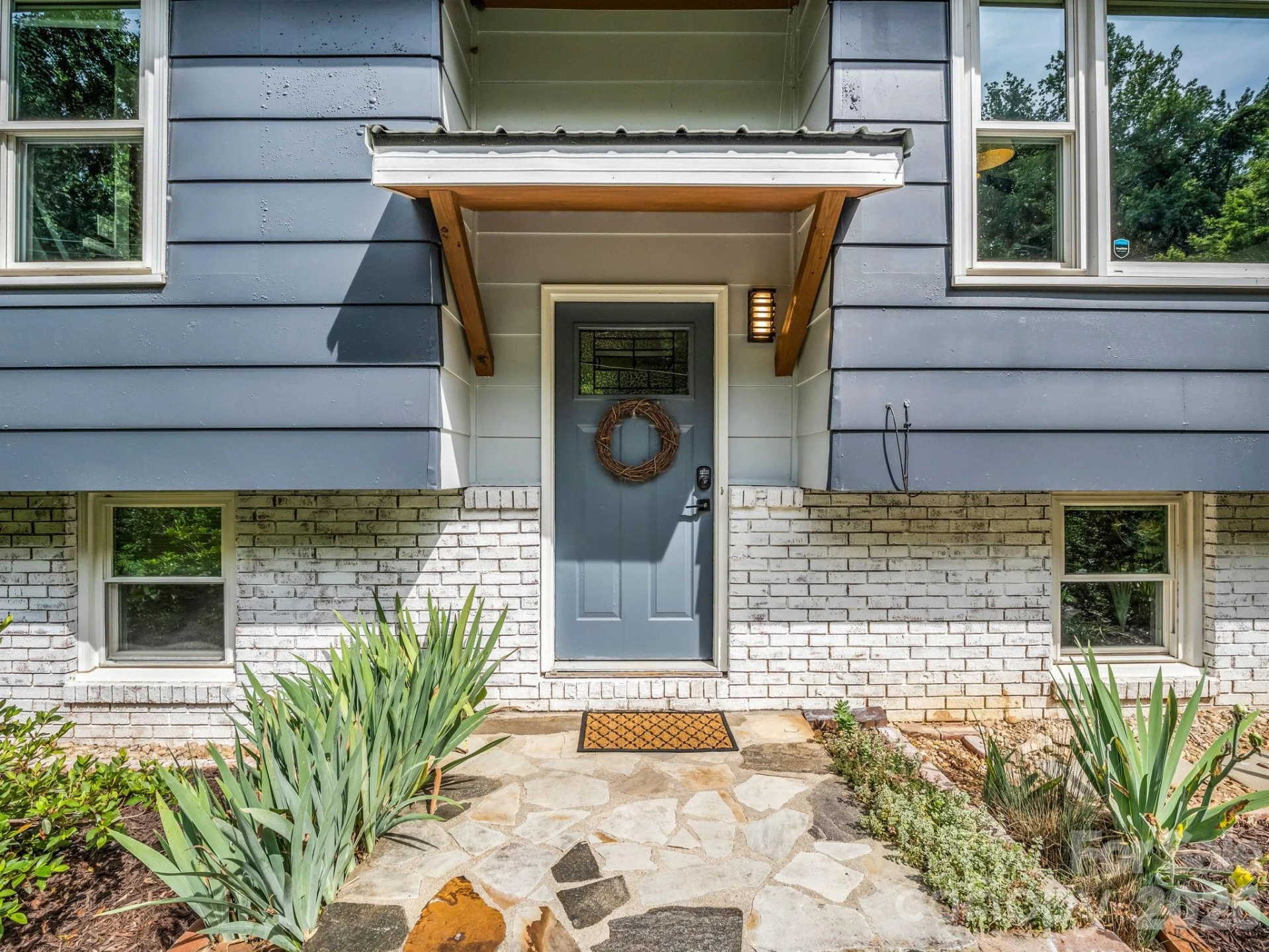 395 E Howard Street - Photo 4