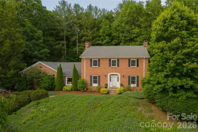 425 Sondley Woods Place