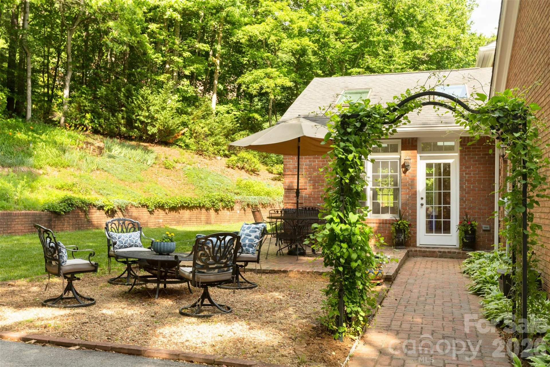 425 Sondley Woods Place - Photo 32