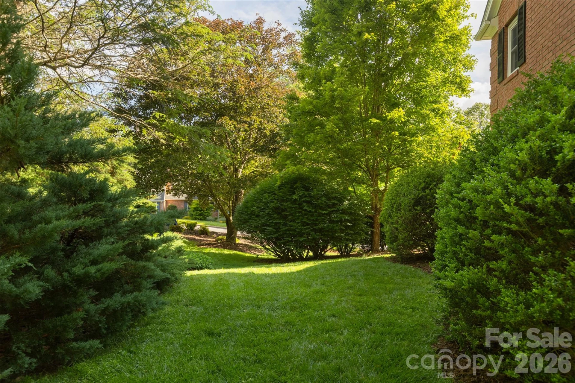 425 Sondley Woods Place - Photo 38
