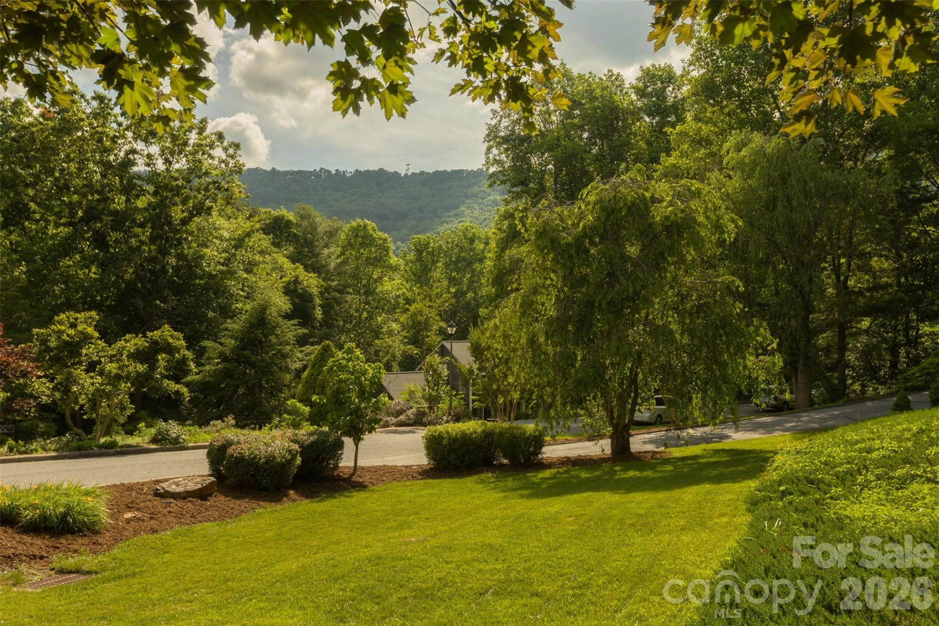 425 Sondley Woods Place - Photo 47