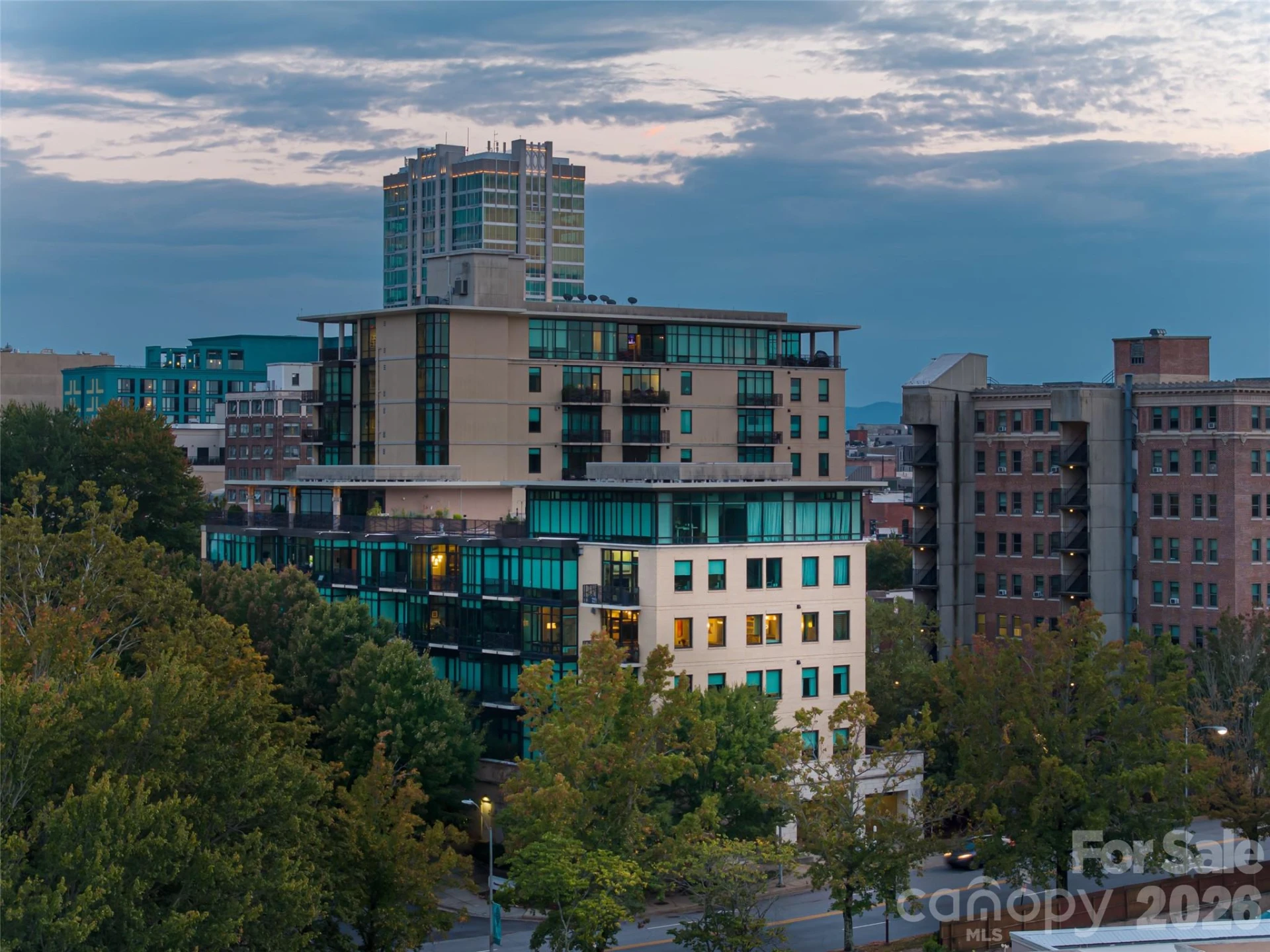 60 unit #302 N Market Street - Photo 38
