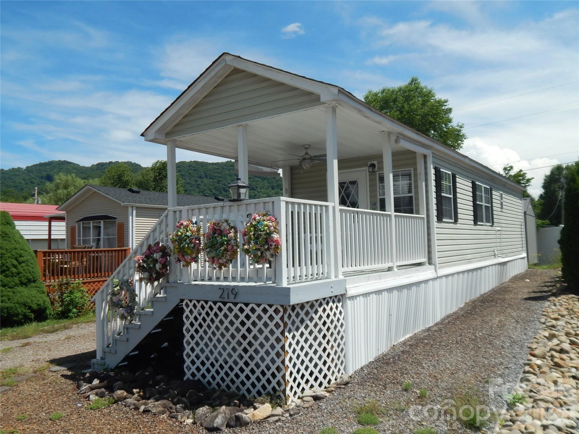219 Pike Point - Photo 2