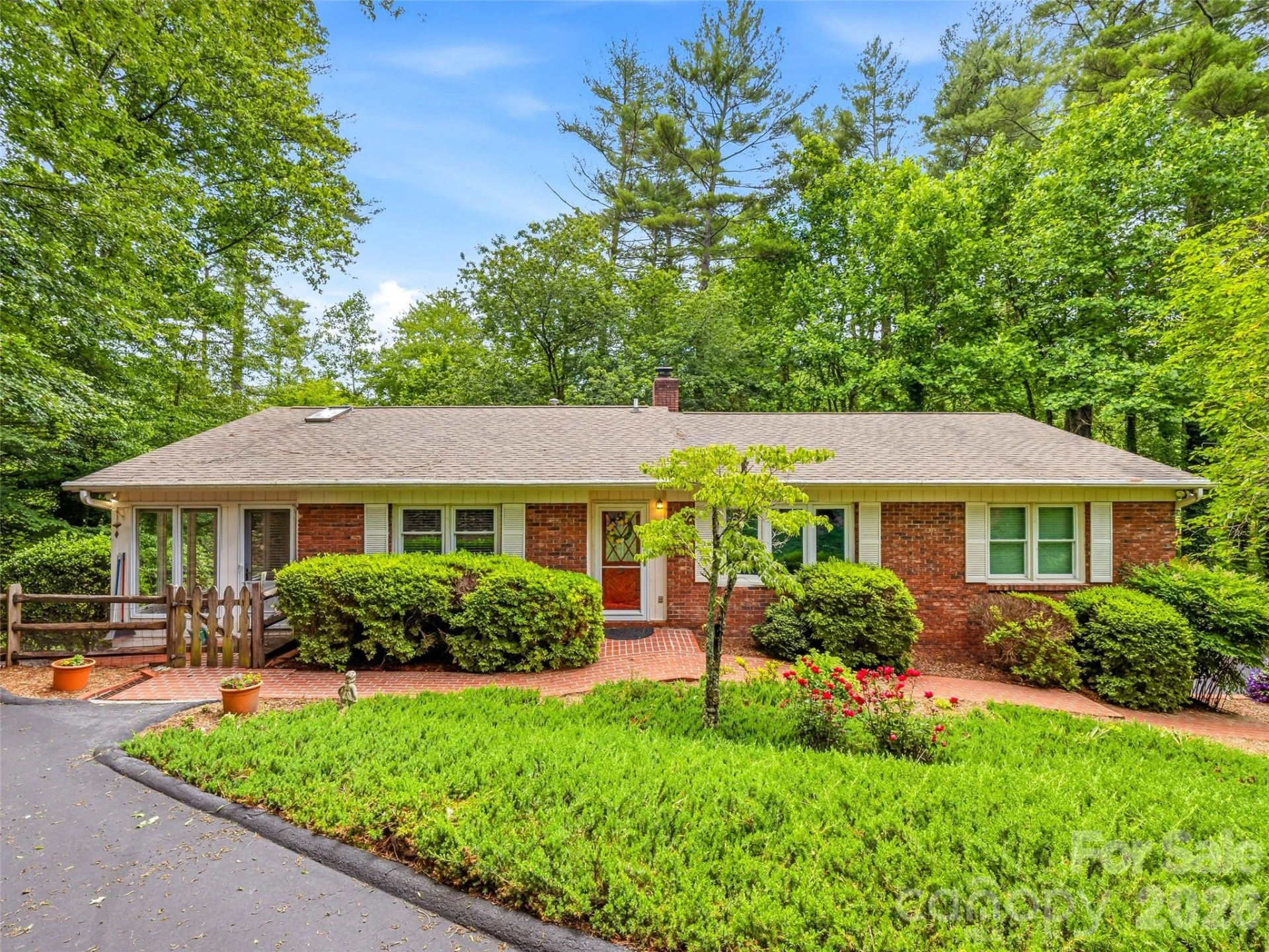 126 Surry Lane - Photo 2