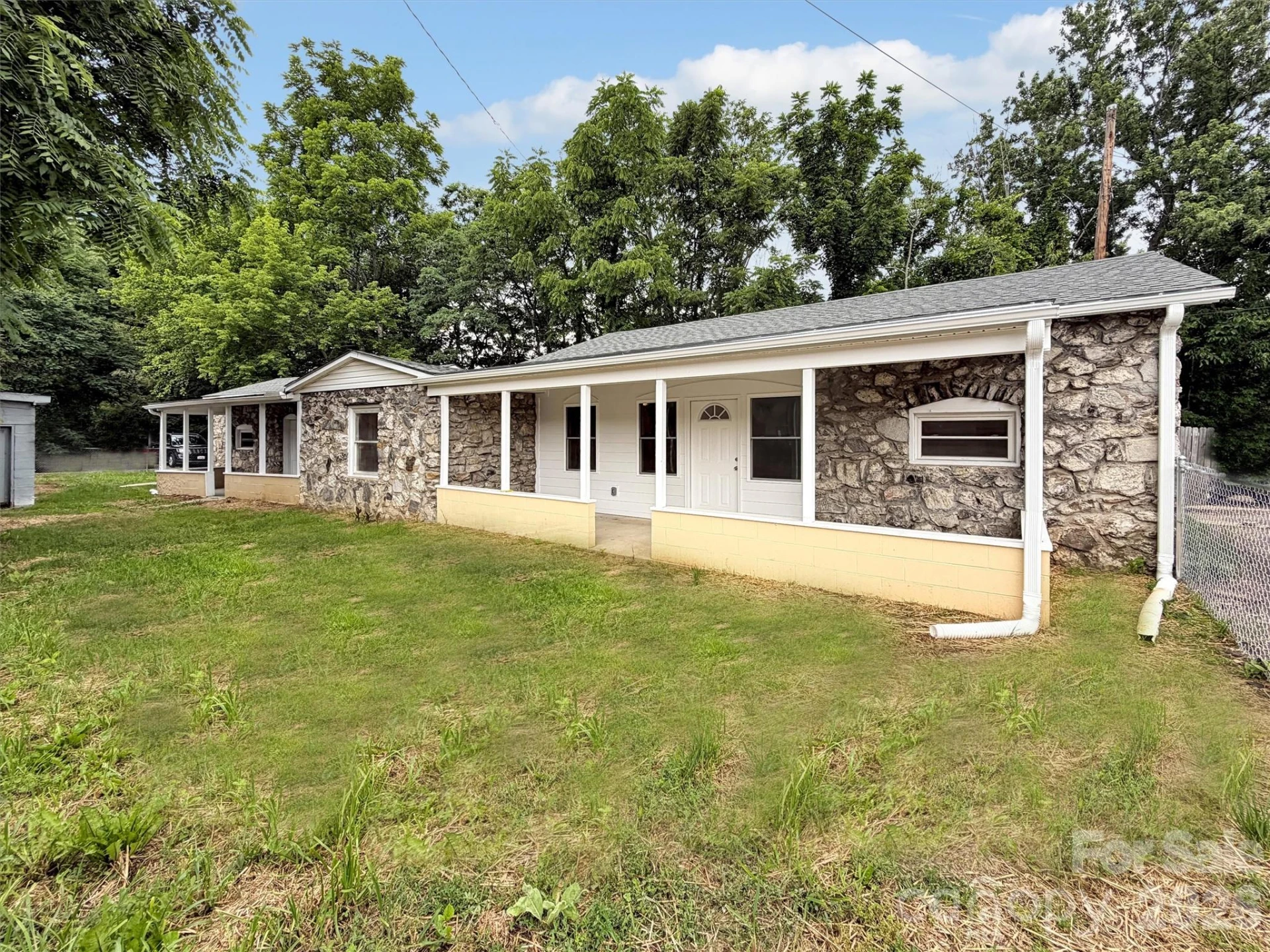492 Riverbend Street - Photo 3