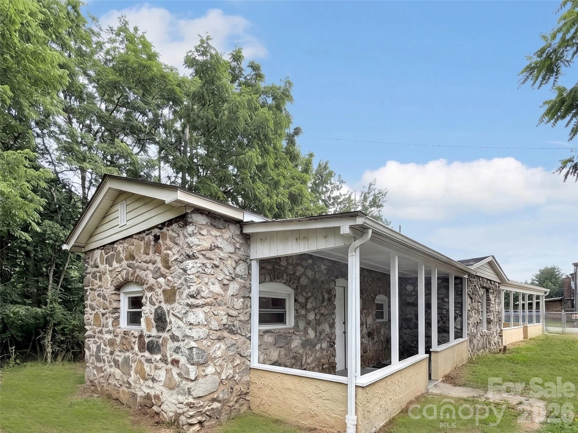 492 Riverbend Street - Photo 5