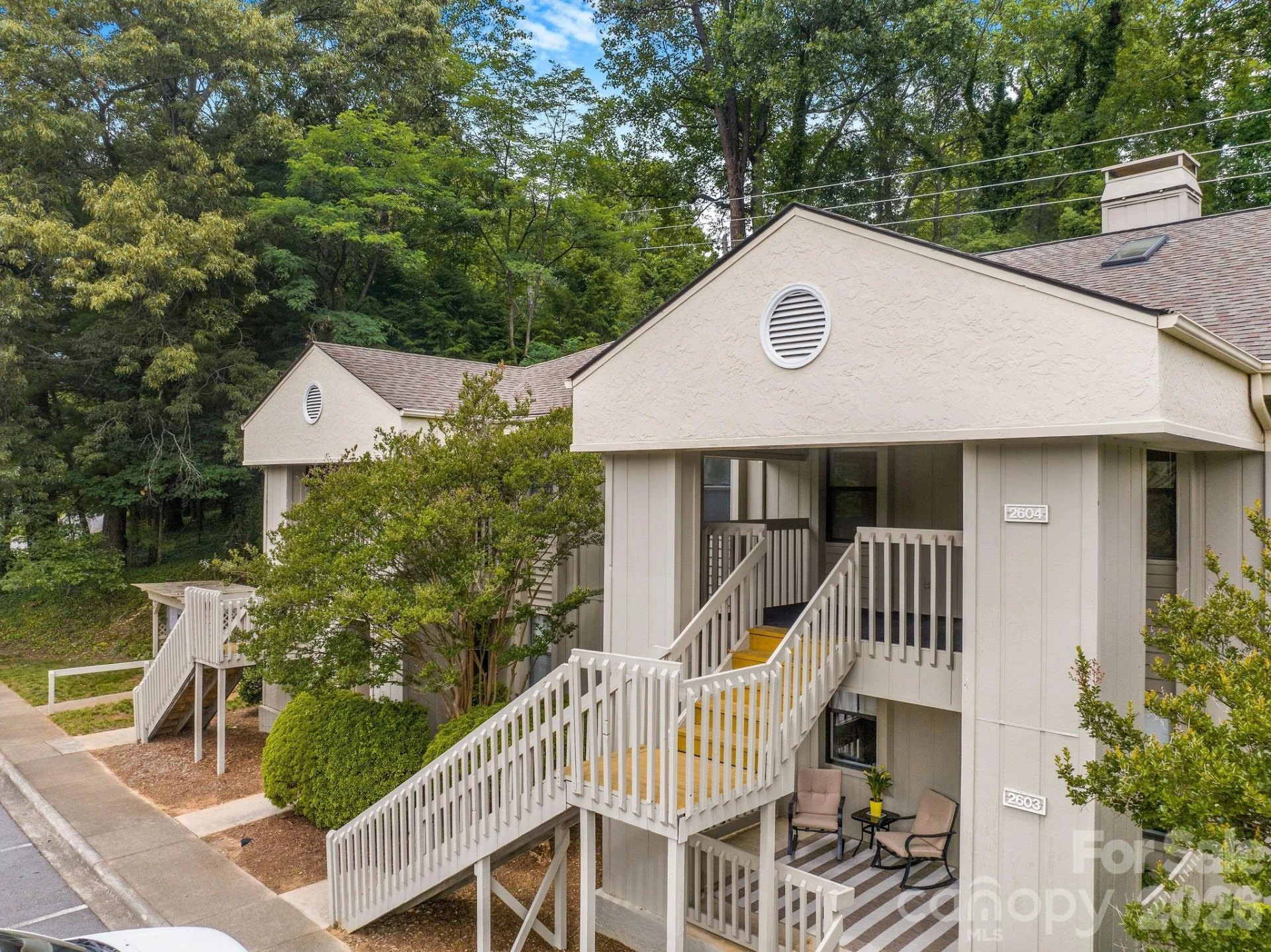 2604 Vineyard Boulevard - Photo 2