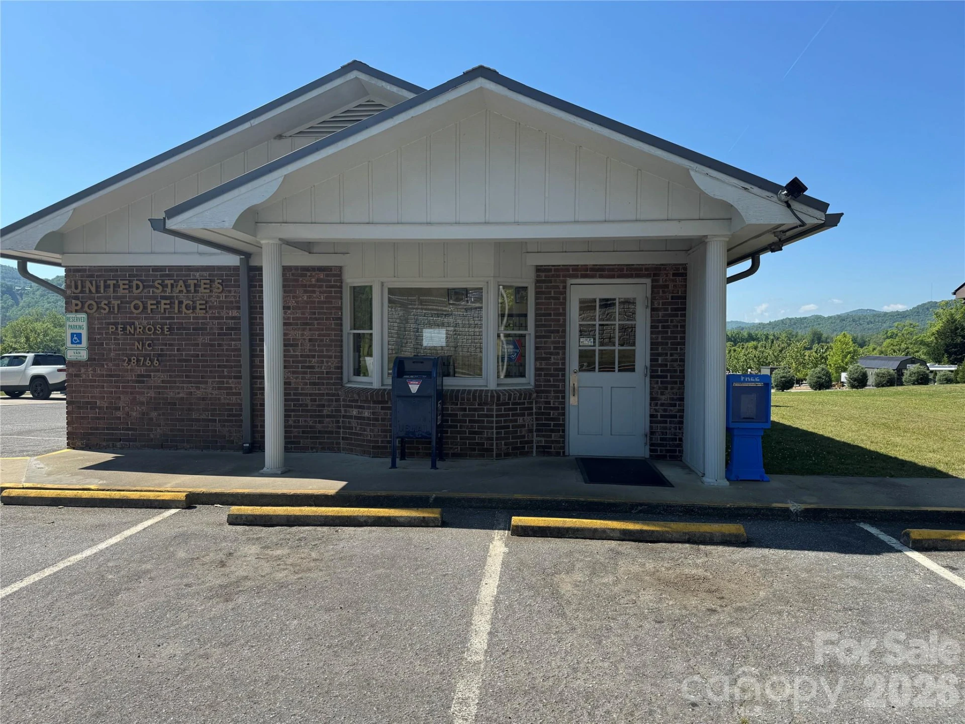 5858 Old Hendersonville Highway