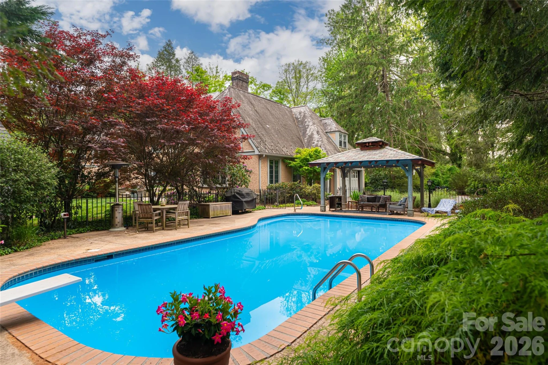334 Vanderbilt Road - Photo 2
