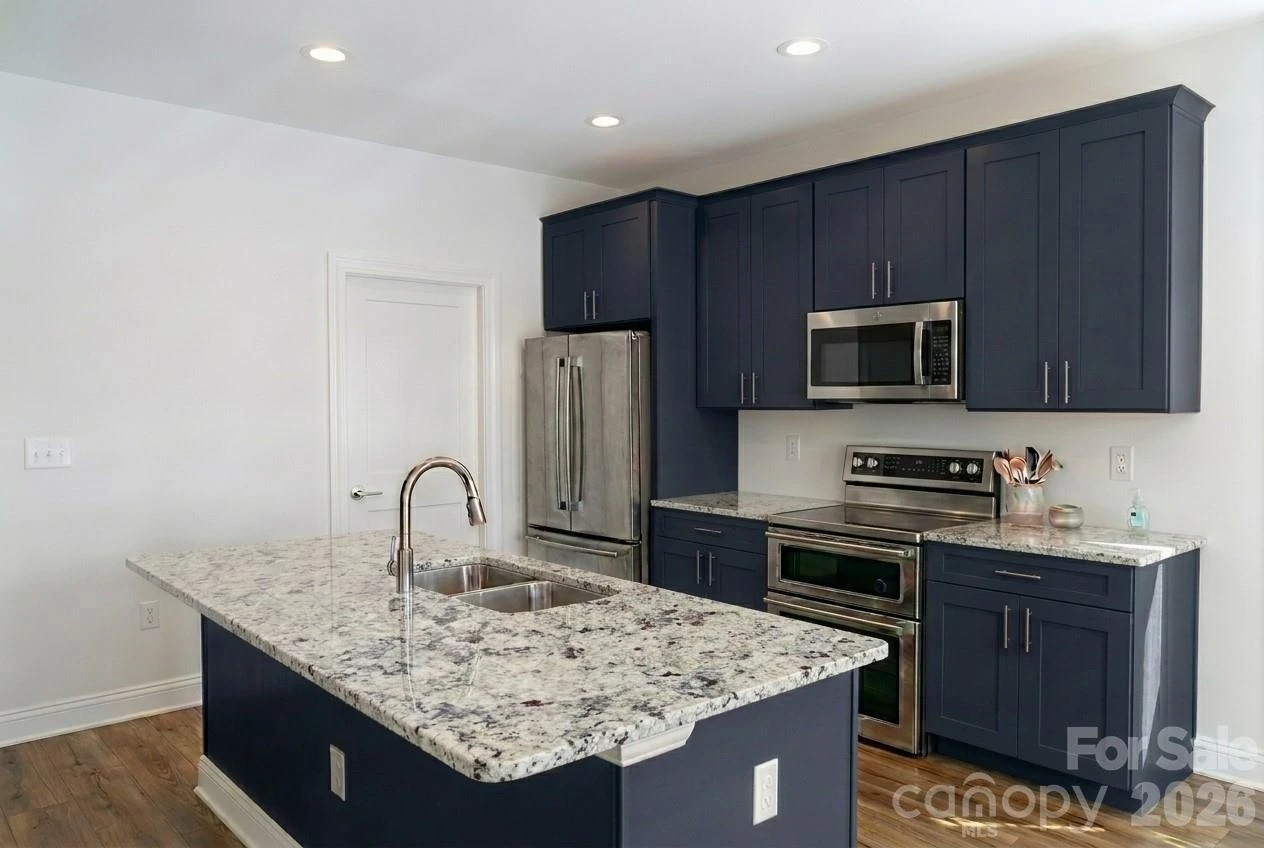 323 Mingus Street - Photo 2