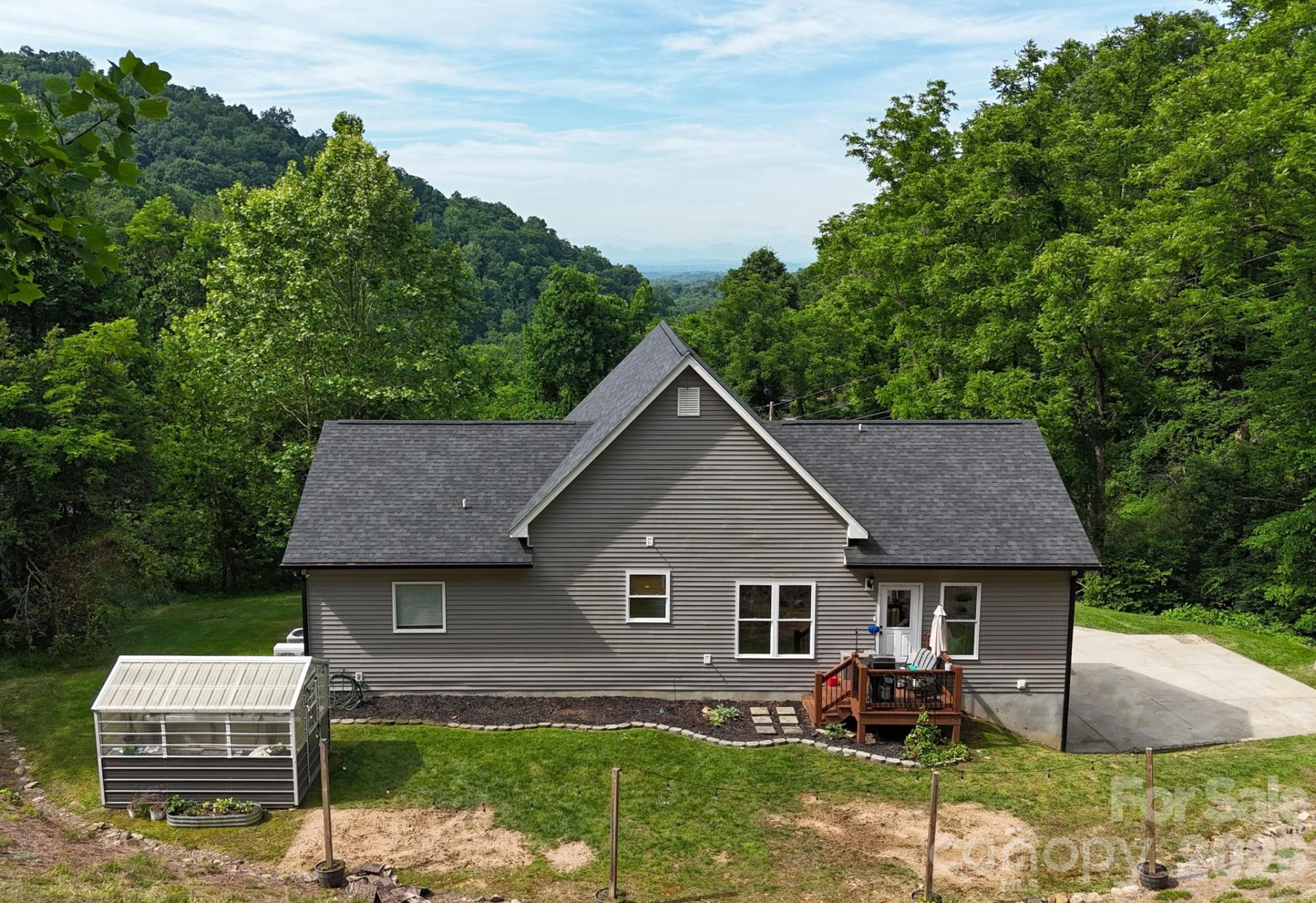 300 Green Meadow Lane - Photo 2