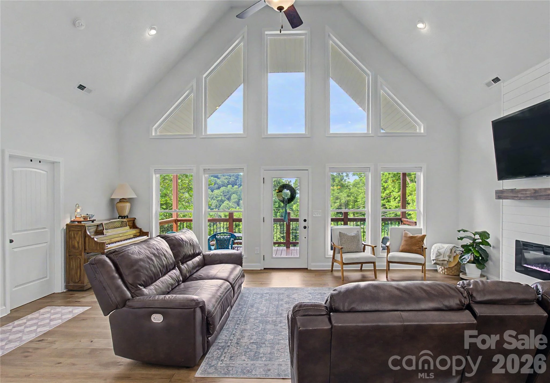 300 Green Meadow Lane - Photo 3