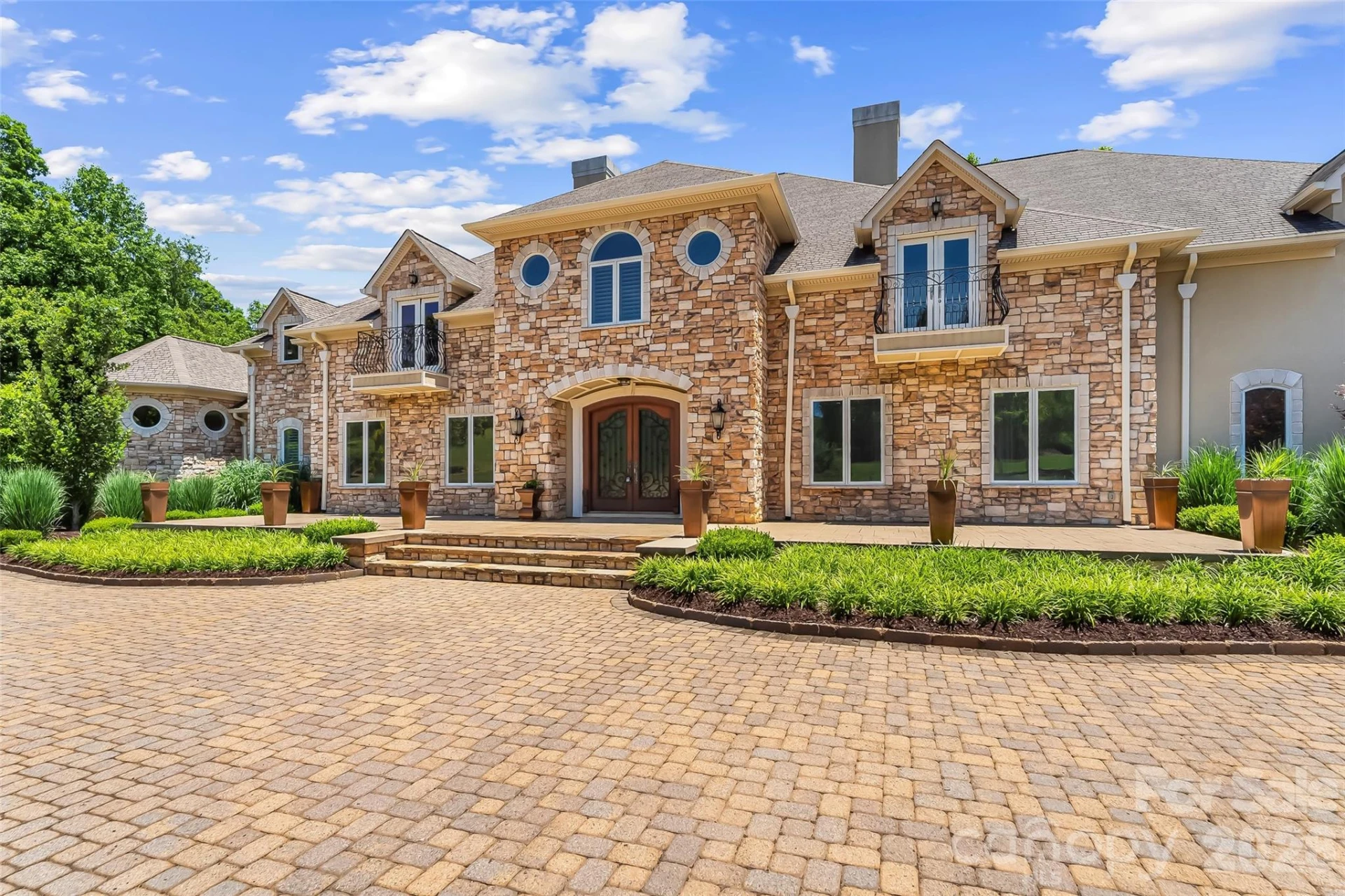 1090 Pearidge Road - Photo 4