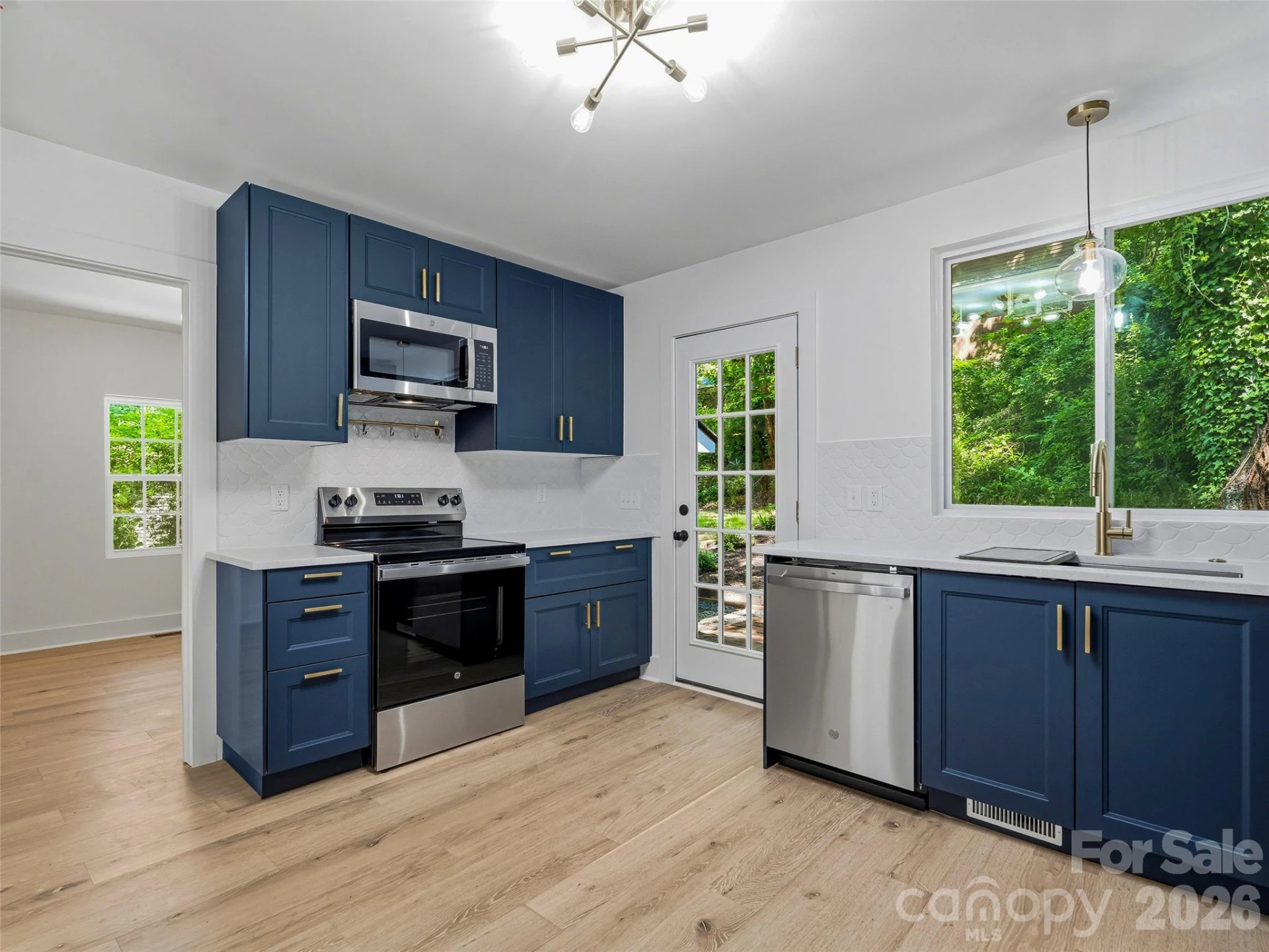 895 N Trade Street - Photo 3