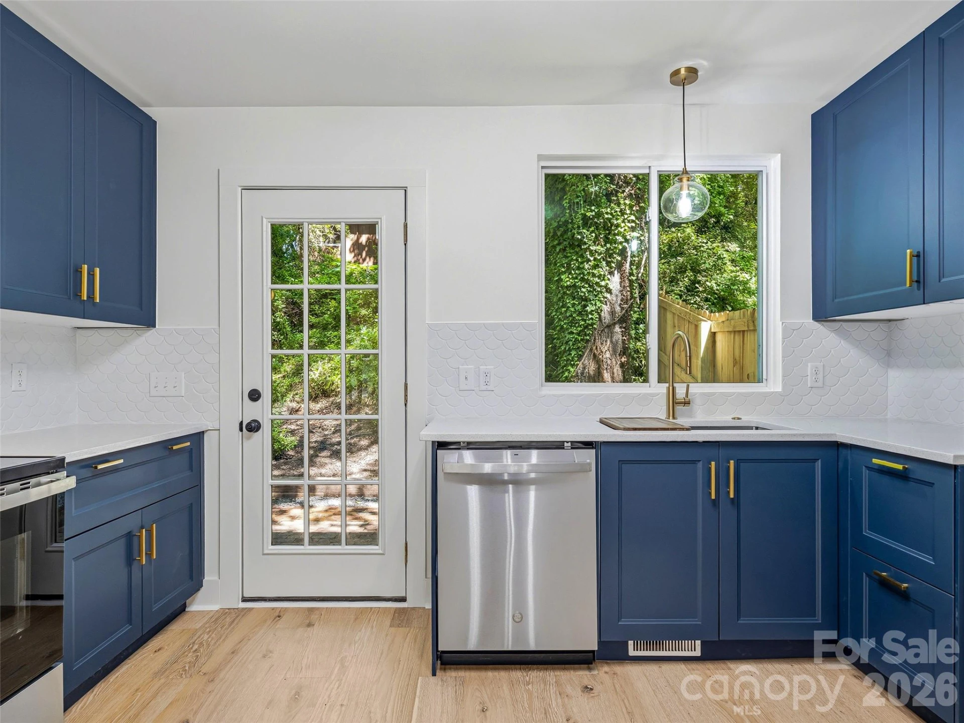 895 N Trade Street - Photo 4