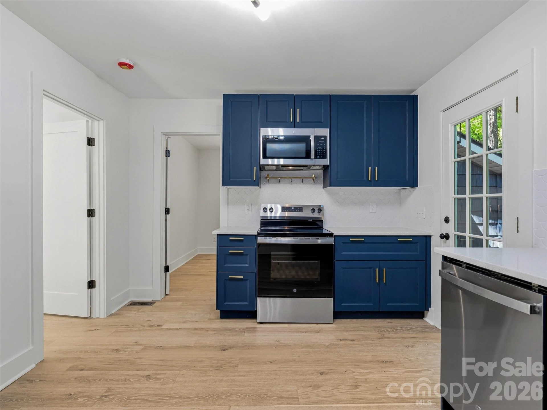 895 N Trade Street - Photo 6