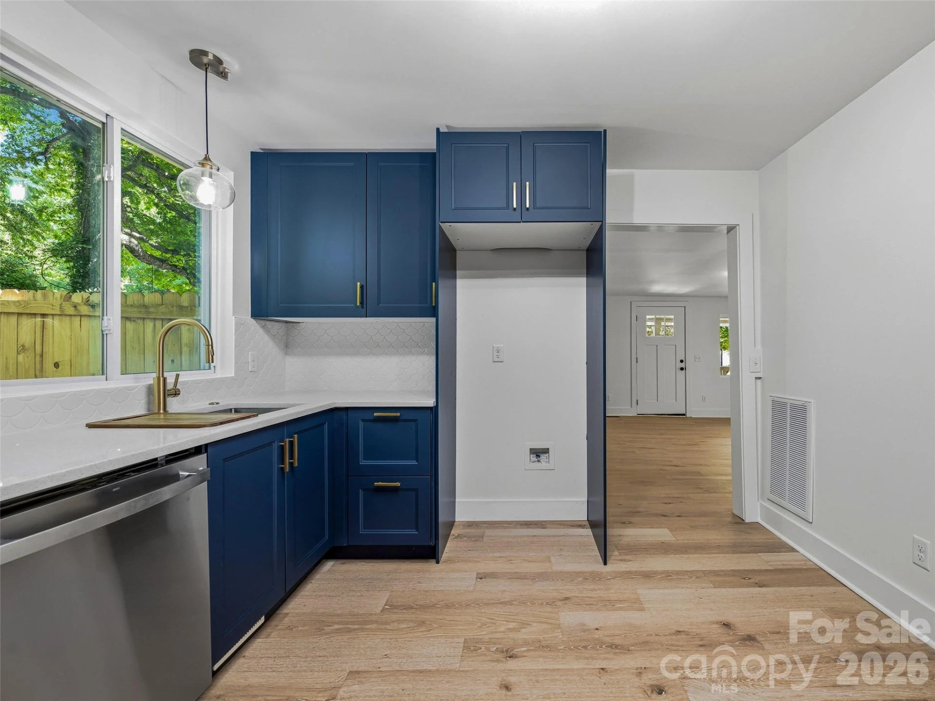 895 N Trade Street - Photo 8