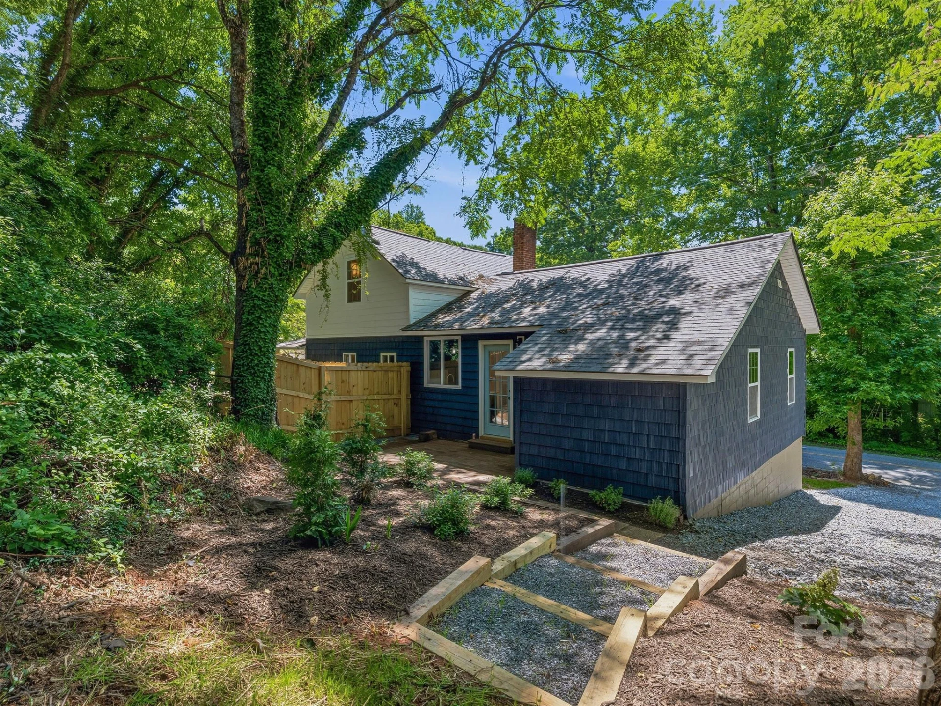 895 N Trade Street - Photo 41