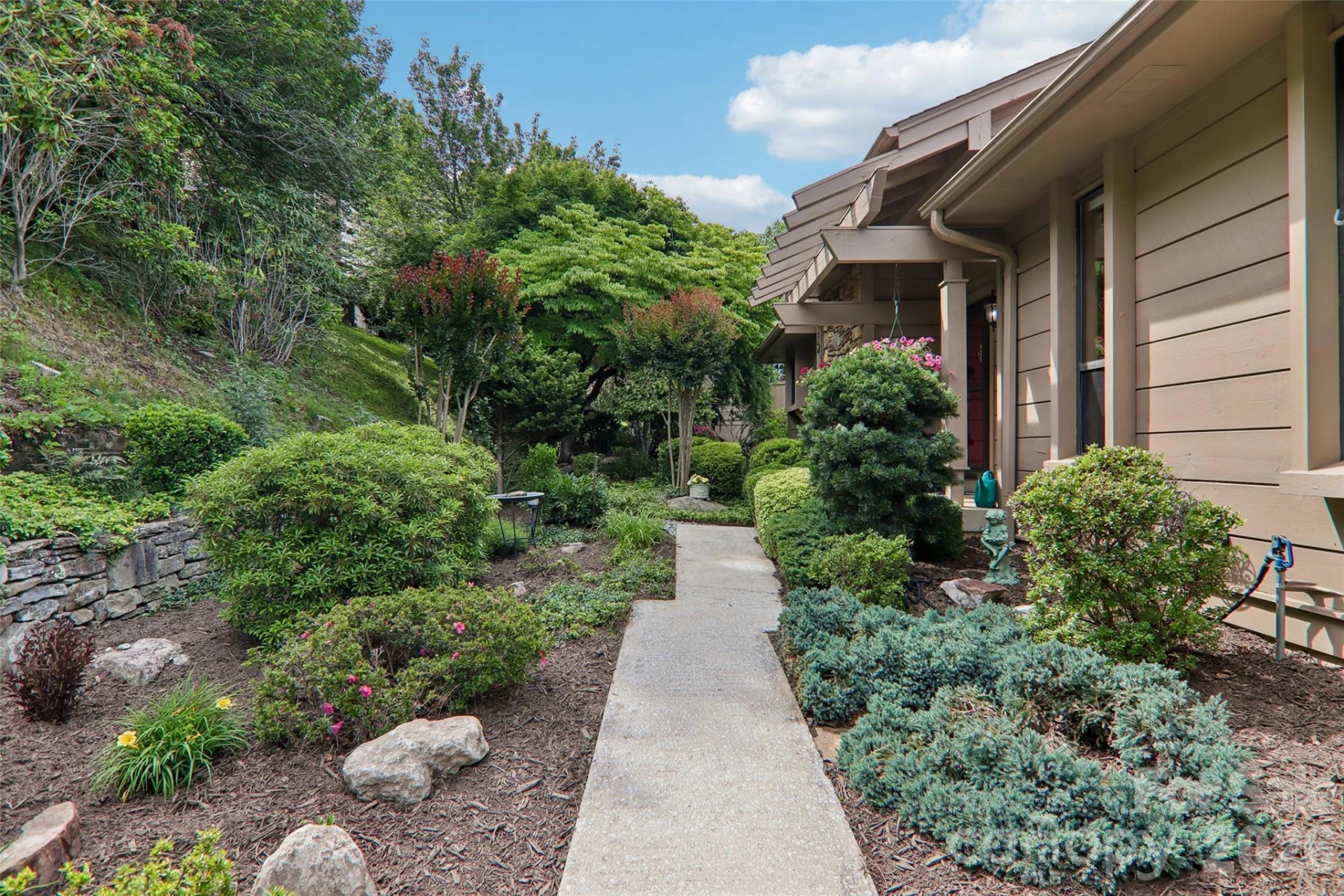 138 Woodbridge Drive - Photo 3