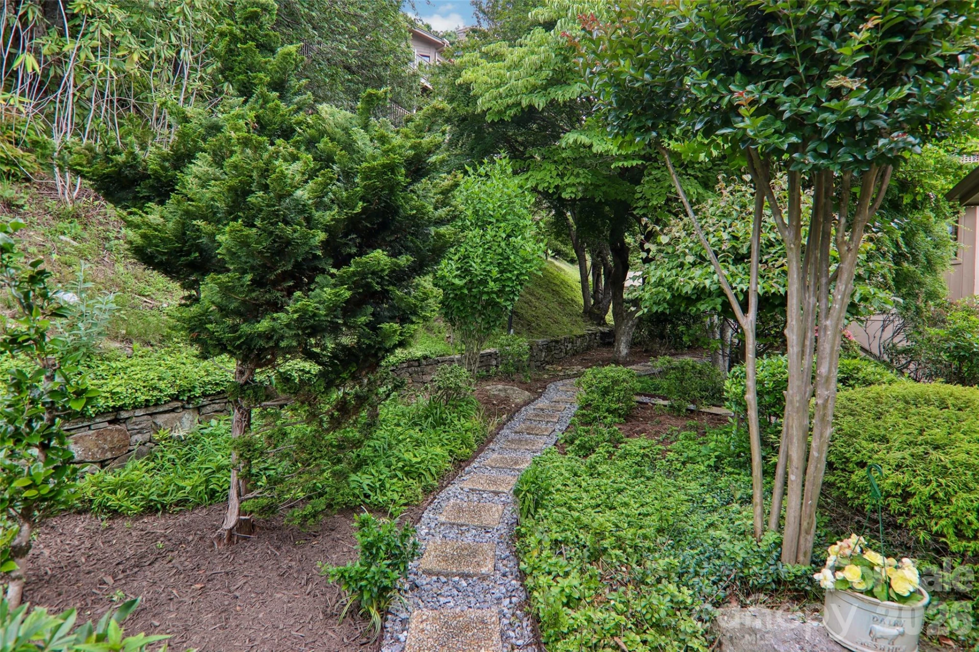 138 Woodbridge Drive - Photo 6