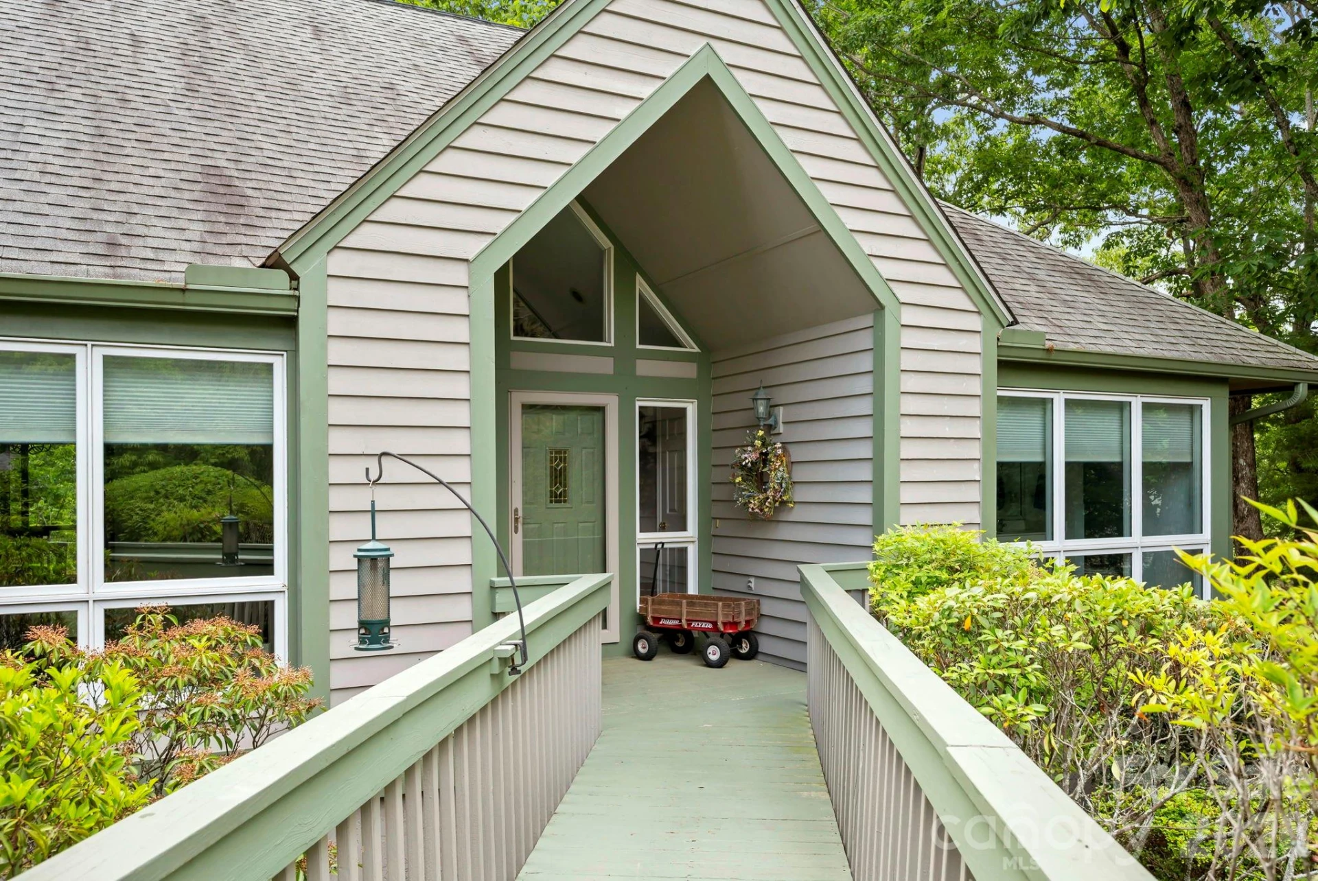 129 FOREST VIEW Drive - Photo 5