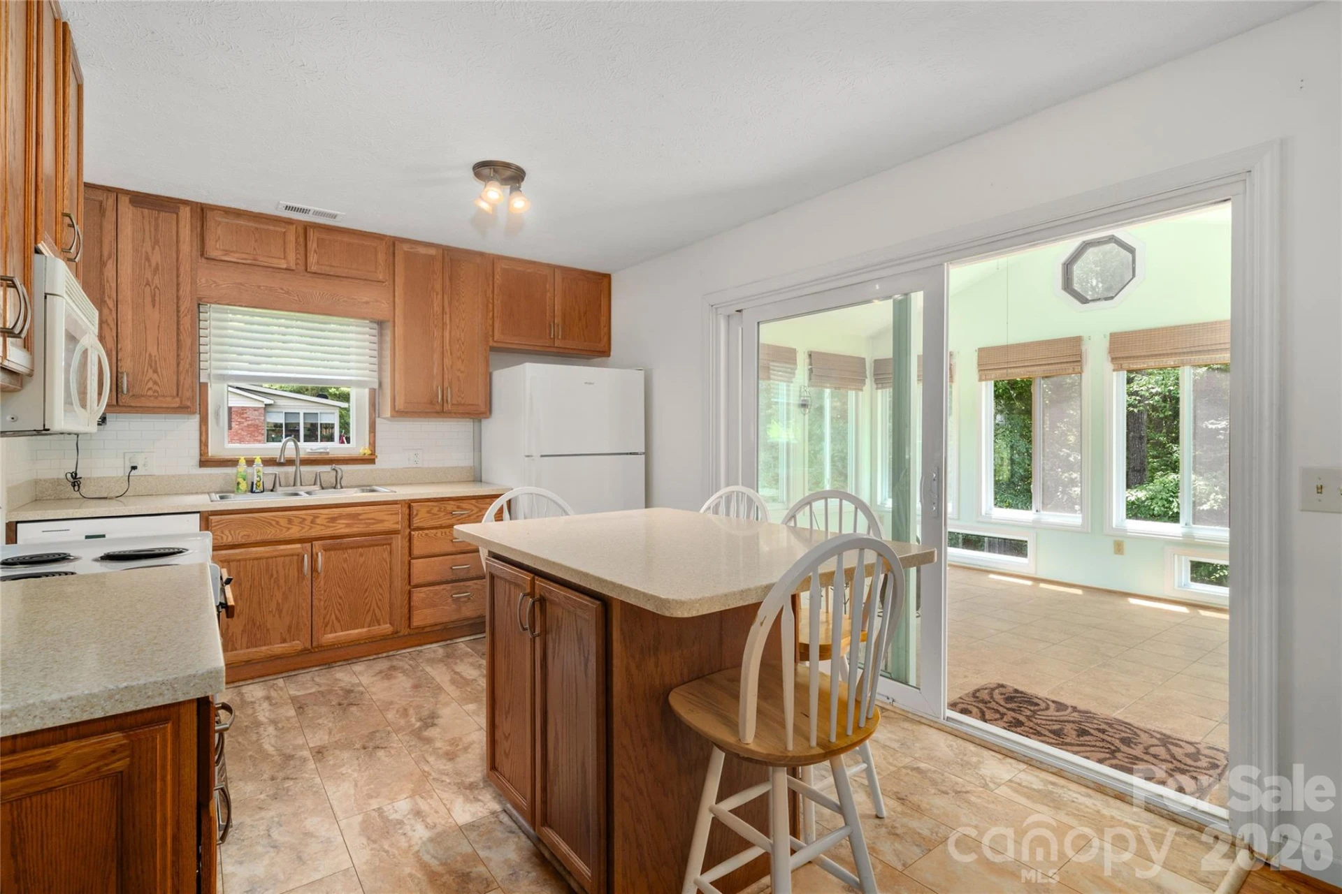 1541 Glenheath Drive - Photo 2