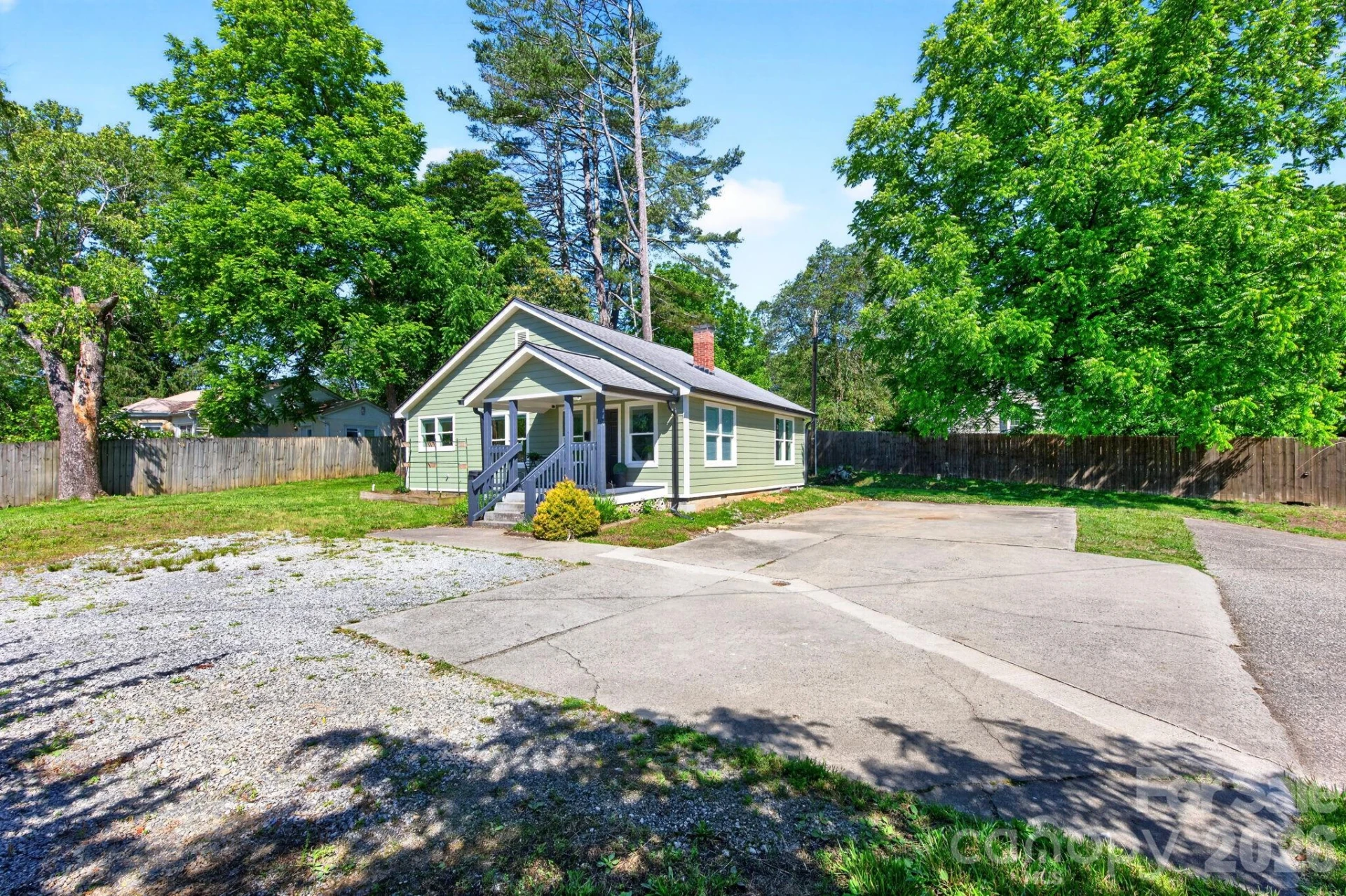 440V Carolina Avenue - Photo 2