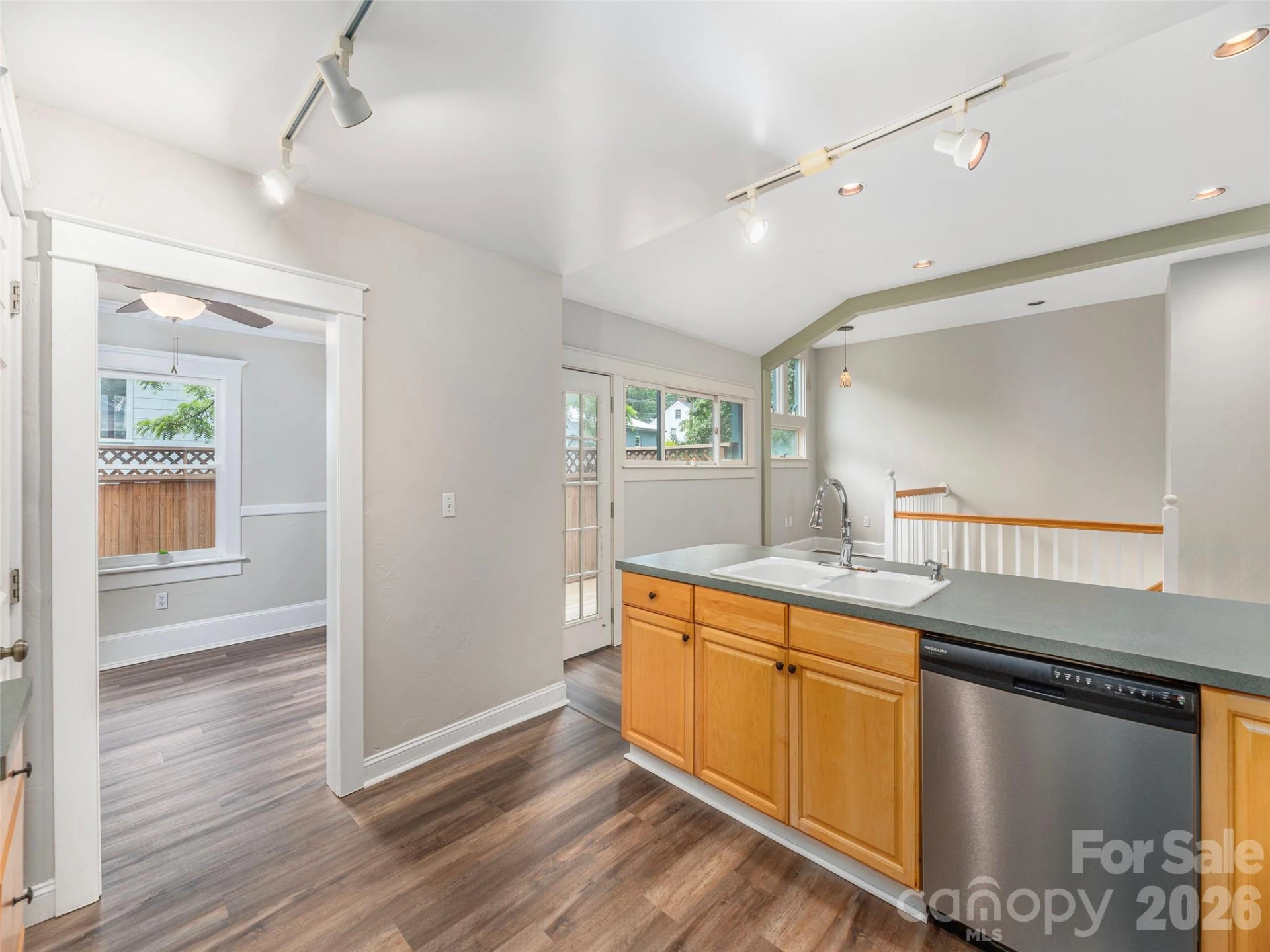 136 Assembly Street - Photo 7