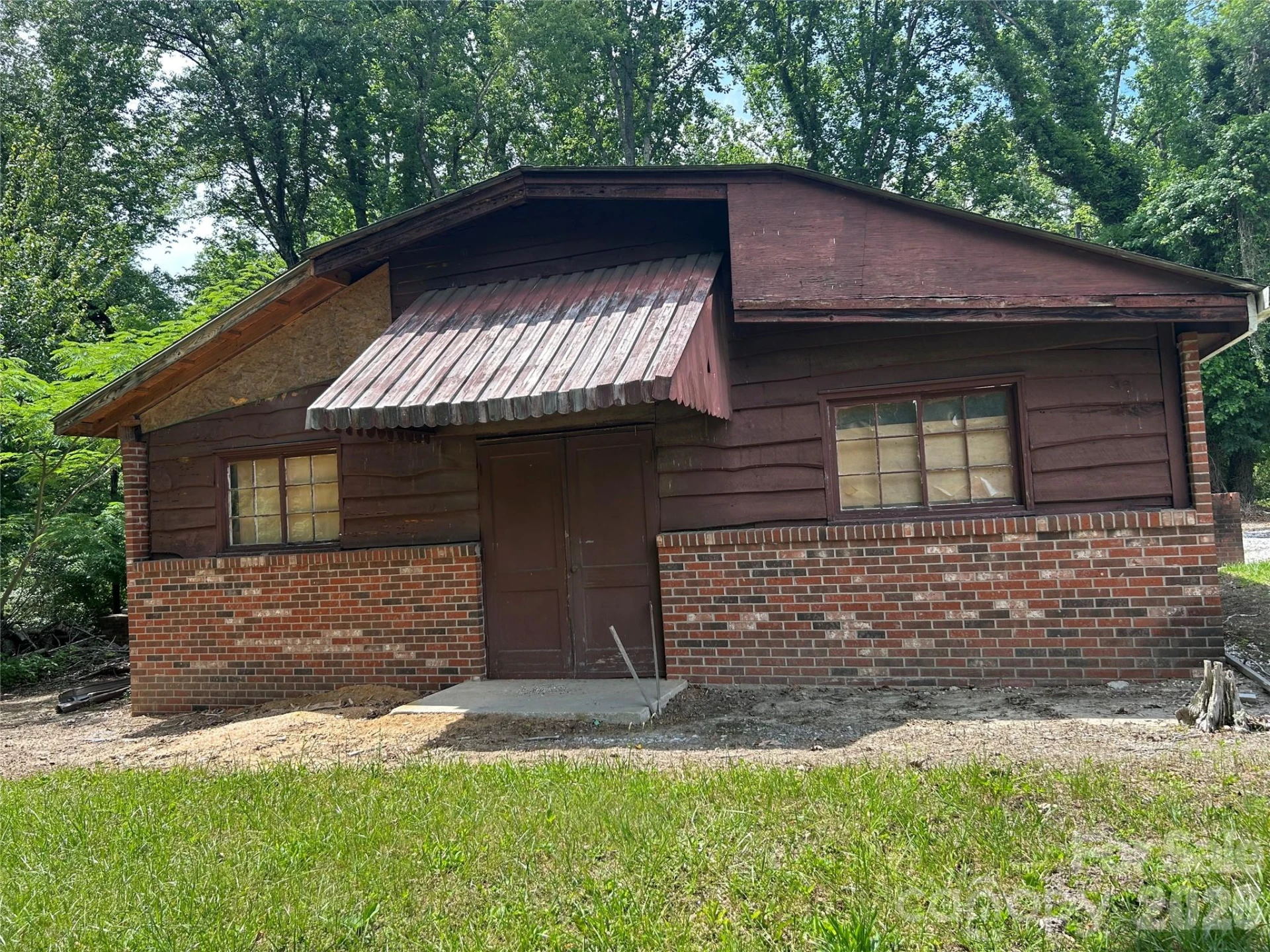 3177 Haywood Road - Photo 3