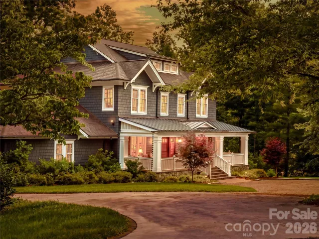 1 Cedar Chine Drive