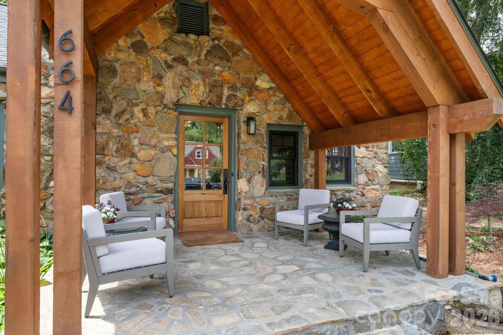 664 Lakeshore Drive - Photo 4