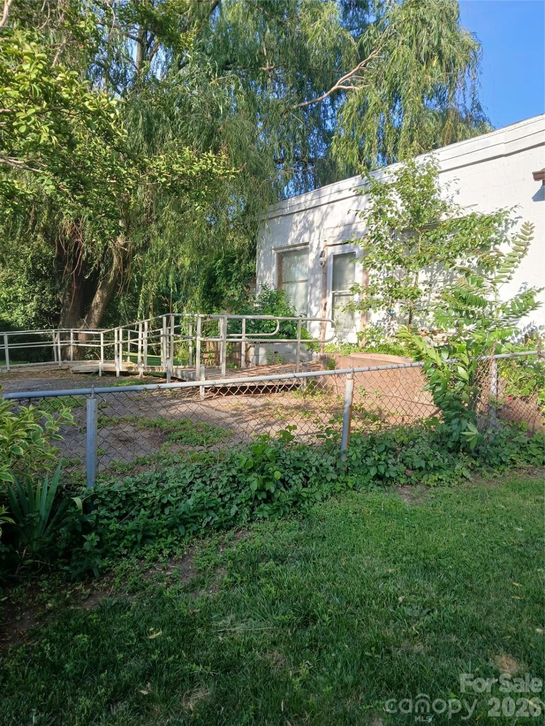 344 W Haywood Street - Photo 2
