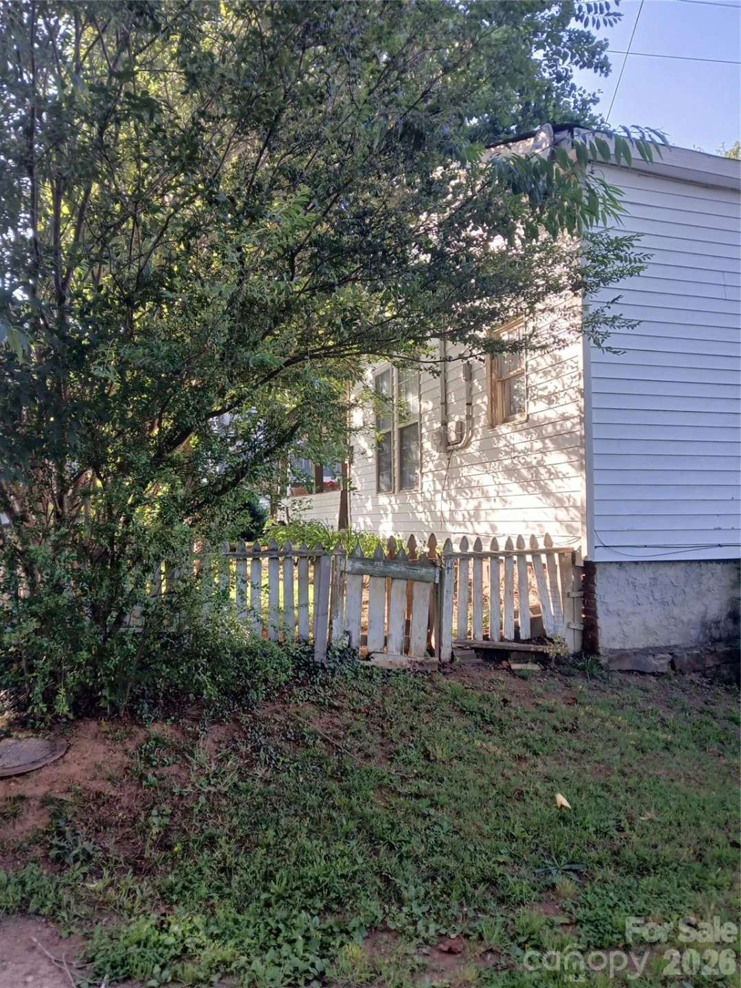 344 W Haywood Street - Photo 11