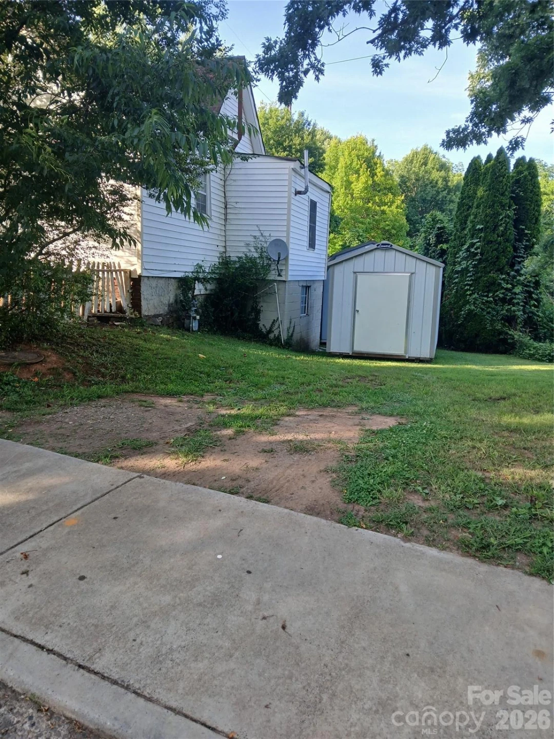 344 W Haywood Street - Photo 9