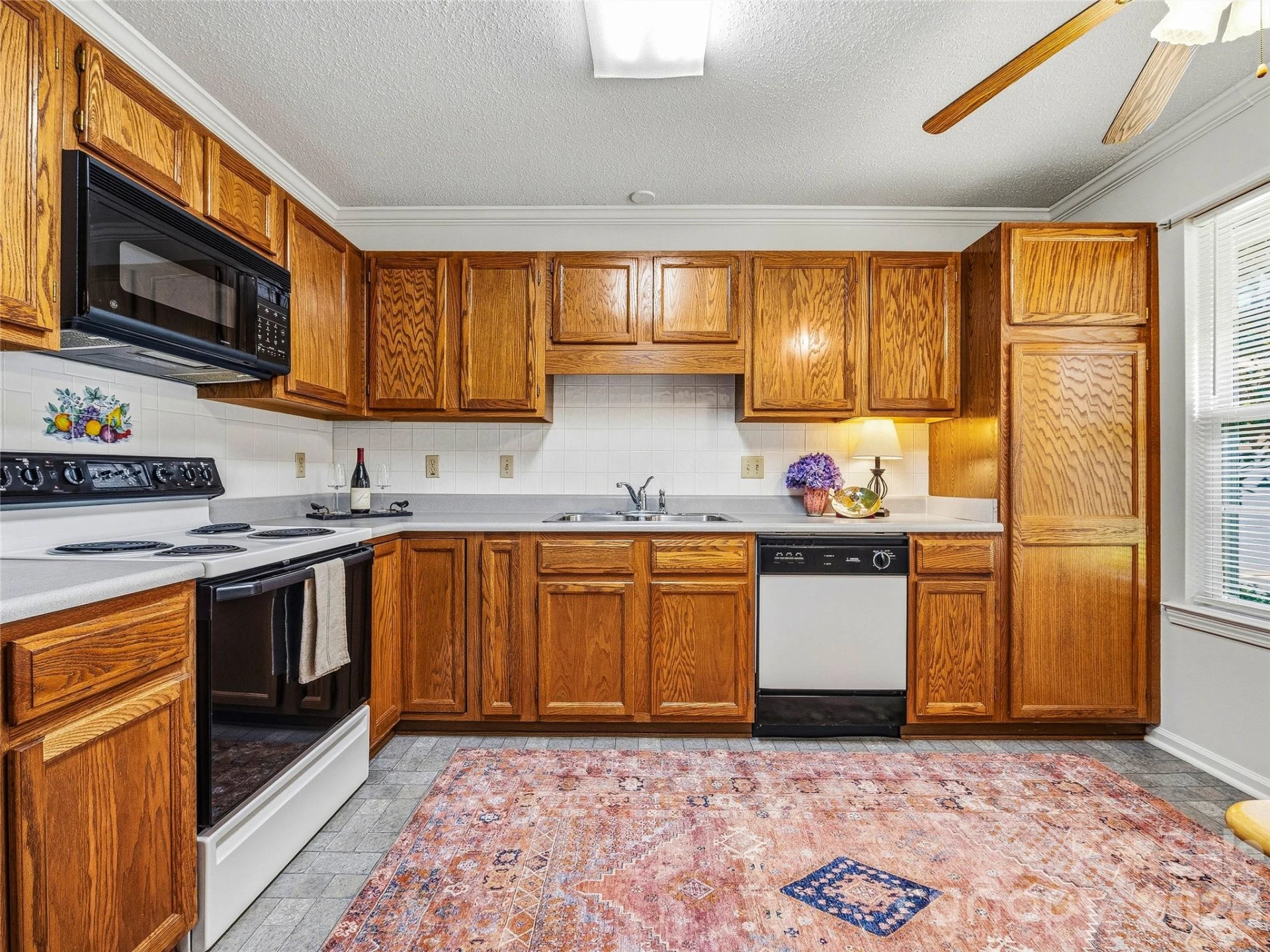 102 Rough Point Court - Photo 8