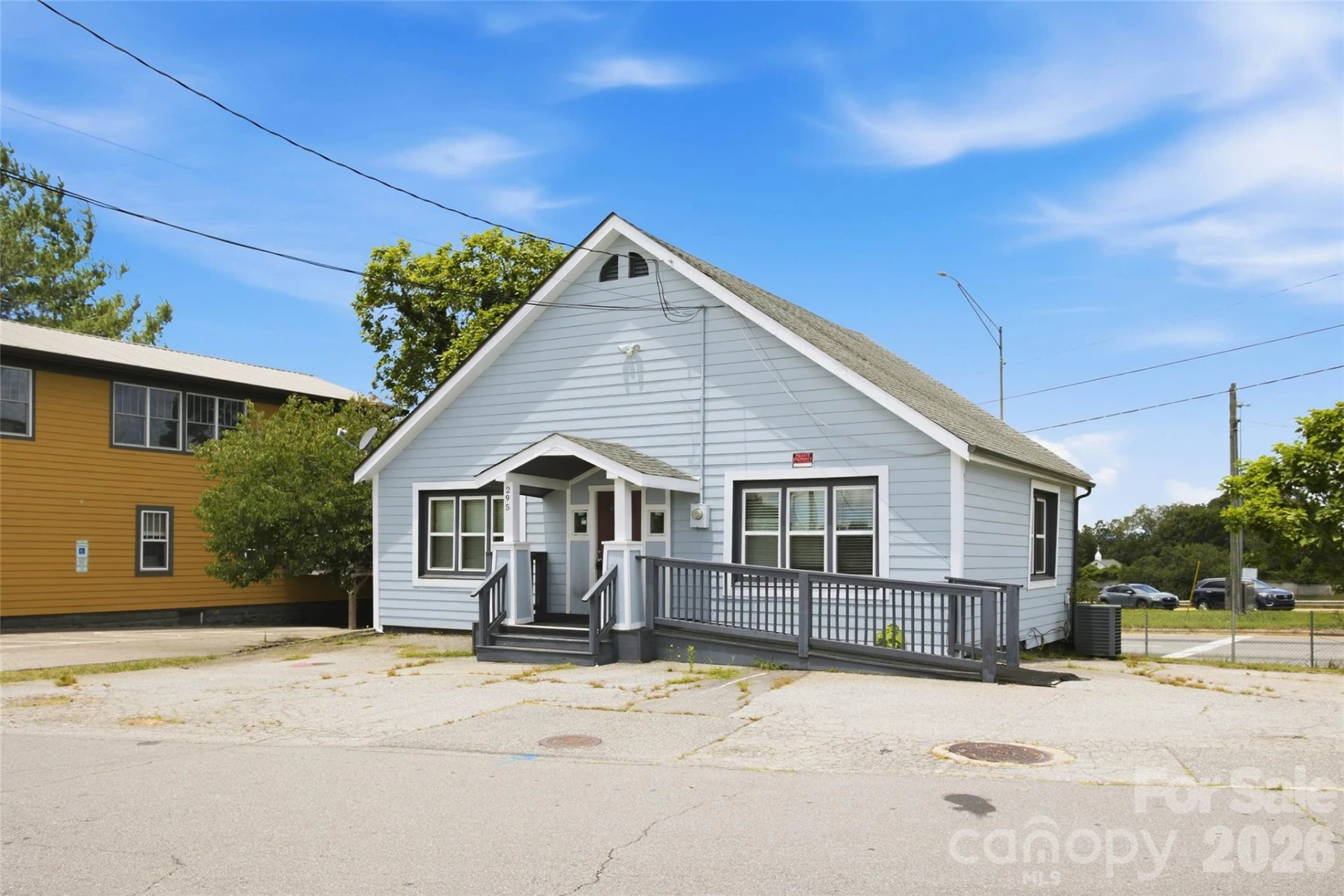 295 W Haywood Street - Photo 2