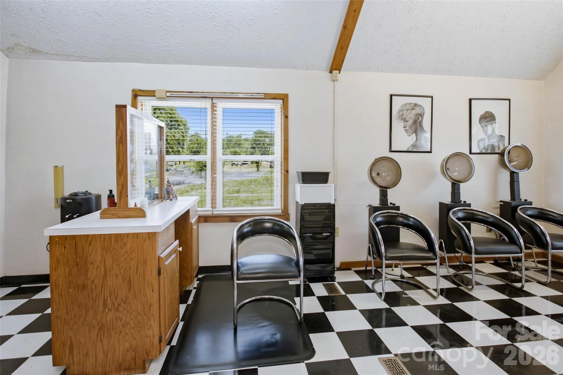 295 W Haywood Street - Photo 17