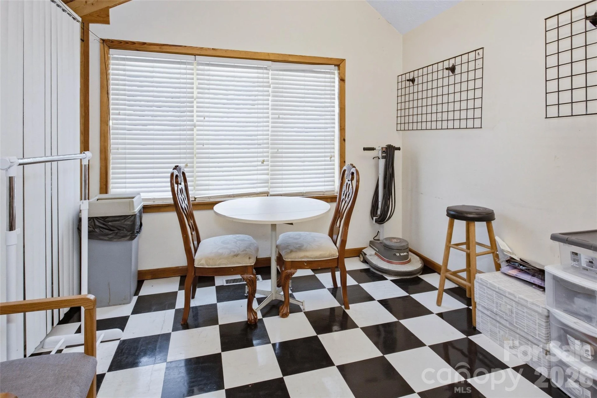 295 W Haywood Street - Photo 24